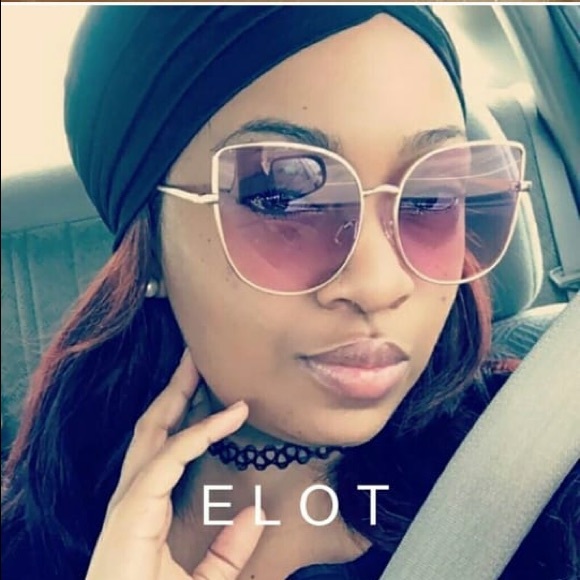 Cat in the Cat-Eye Sunglasses! Throw some - Picture 3 of 6